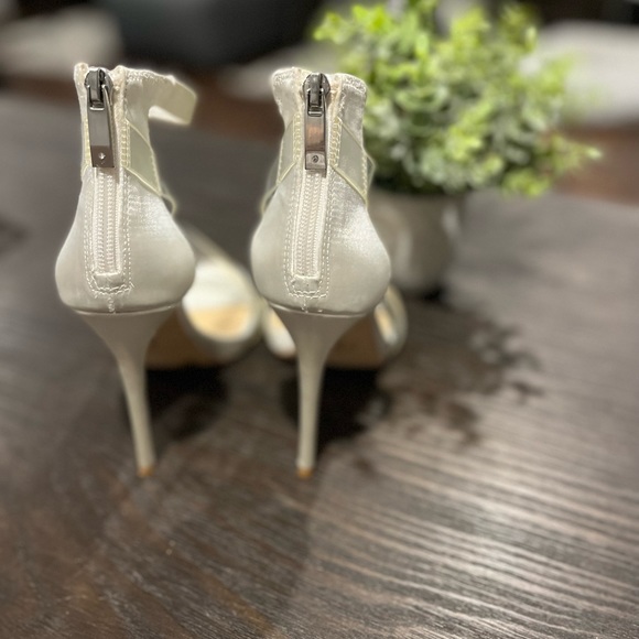Imagine Vince Camuto Heels - Picture 3 of 6